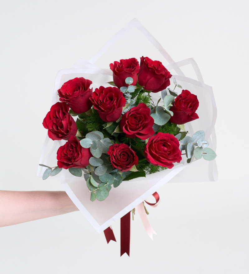 Beyaz Bukette 10 Kırmızı Gül