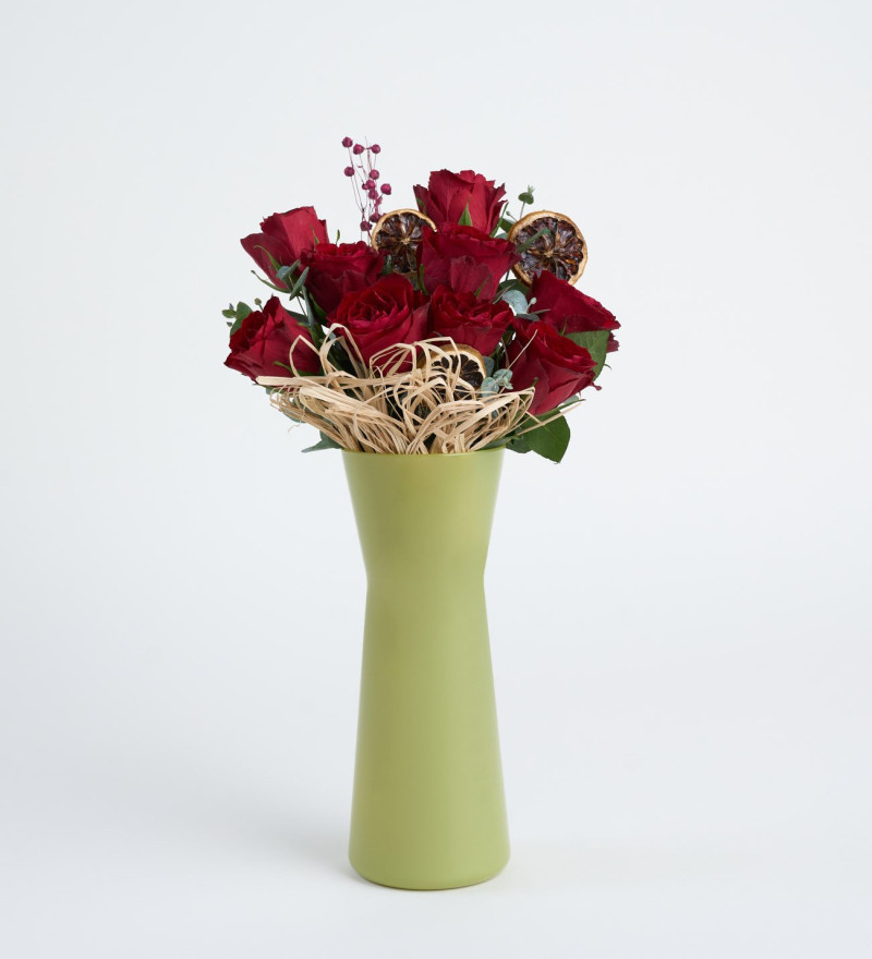 Zeytin Yeşili Cam Vazoda 9'lu Kırmızı Gül Buketi
