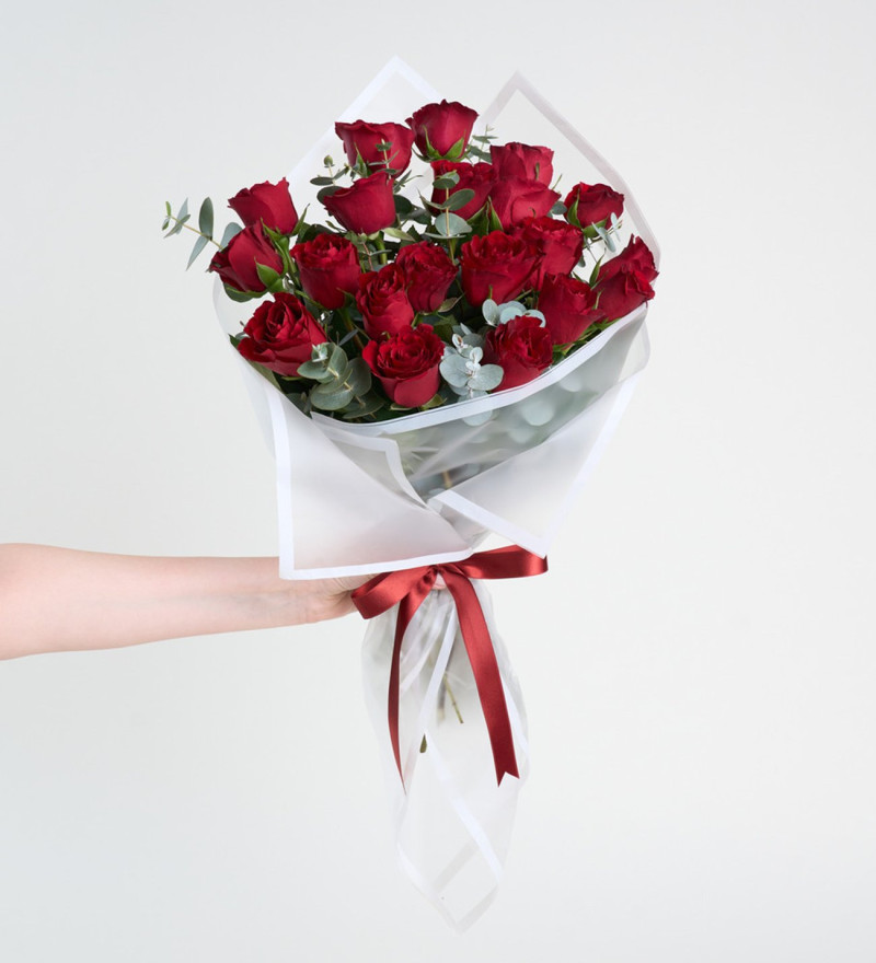 Beyaz Buket Kağıdında 20'li Kırmızı Gül Buketi