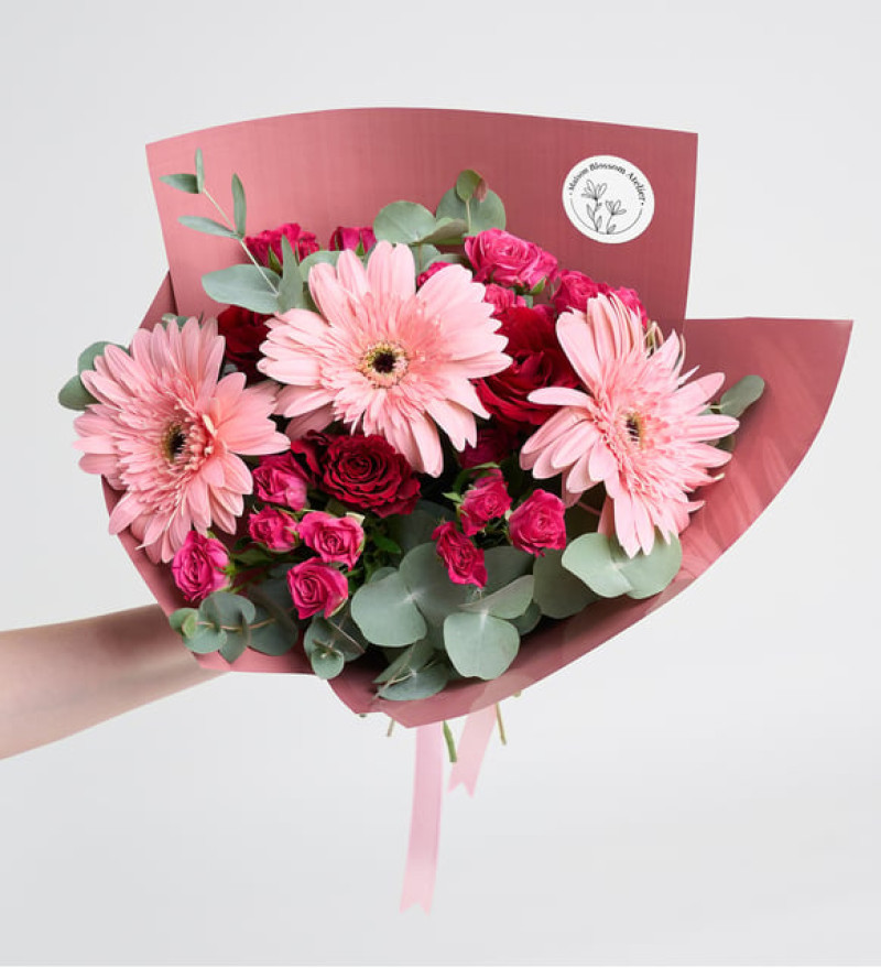 Bukette Kırmızı & Pembe Güller ve Pembe Gerberalar